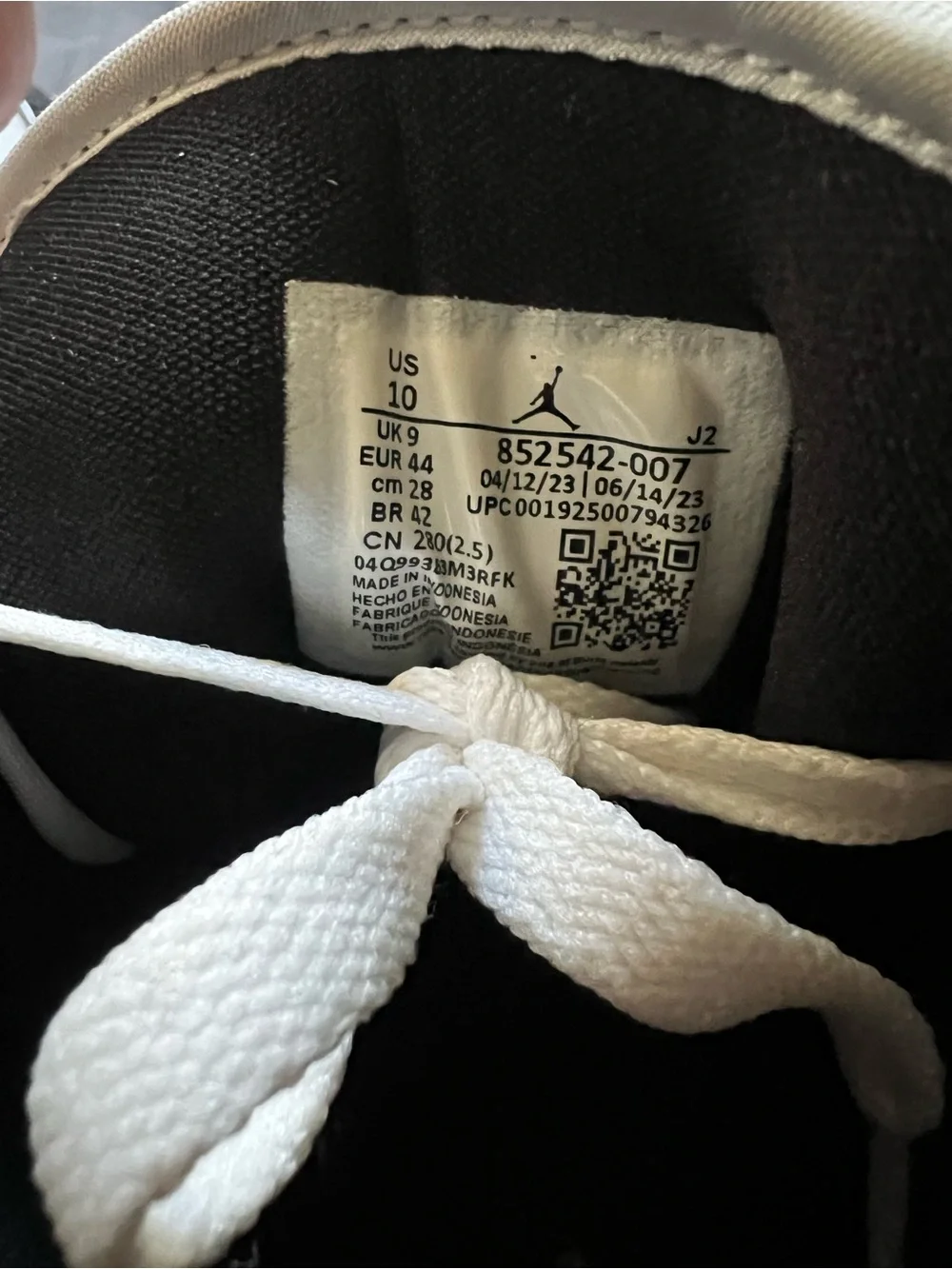 Jordan 1 High White Metallic Black Sneakers